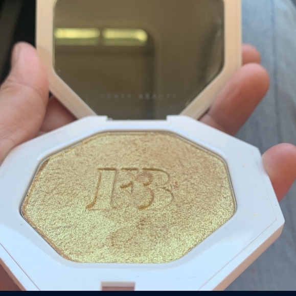 Makeup - Picture 2 of 3